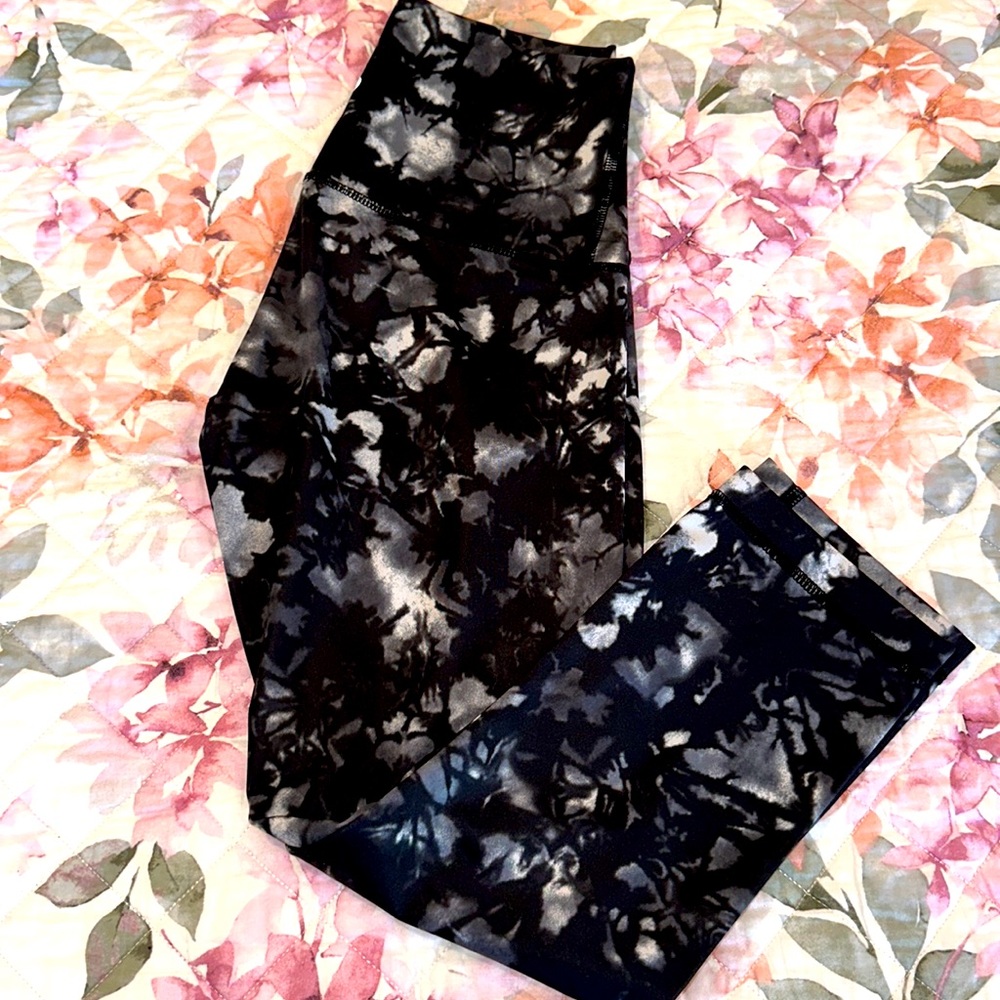 Size 6 Lululemon Crops